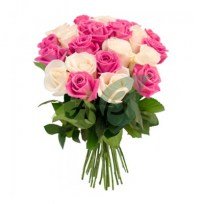 Шикарный букет из 25 белых и розовых роз