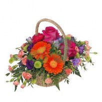 Букет красивых цветов в корзине